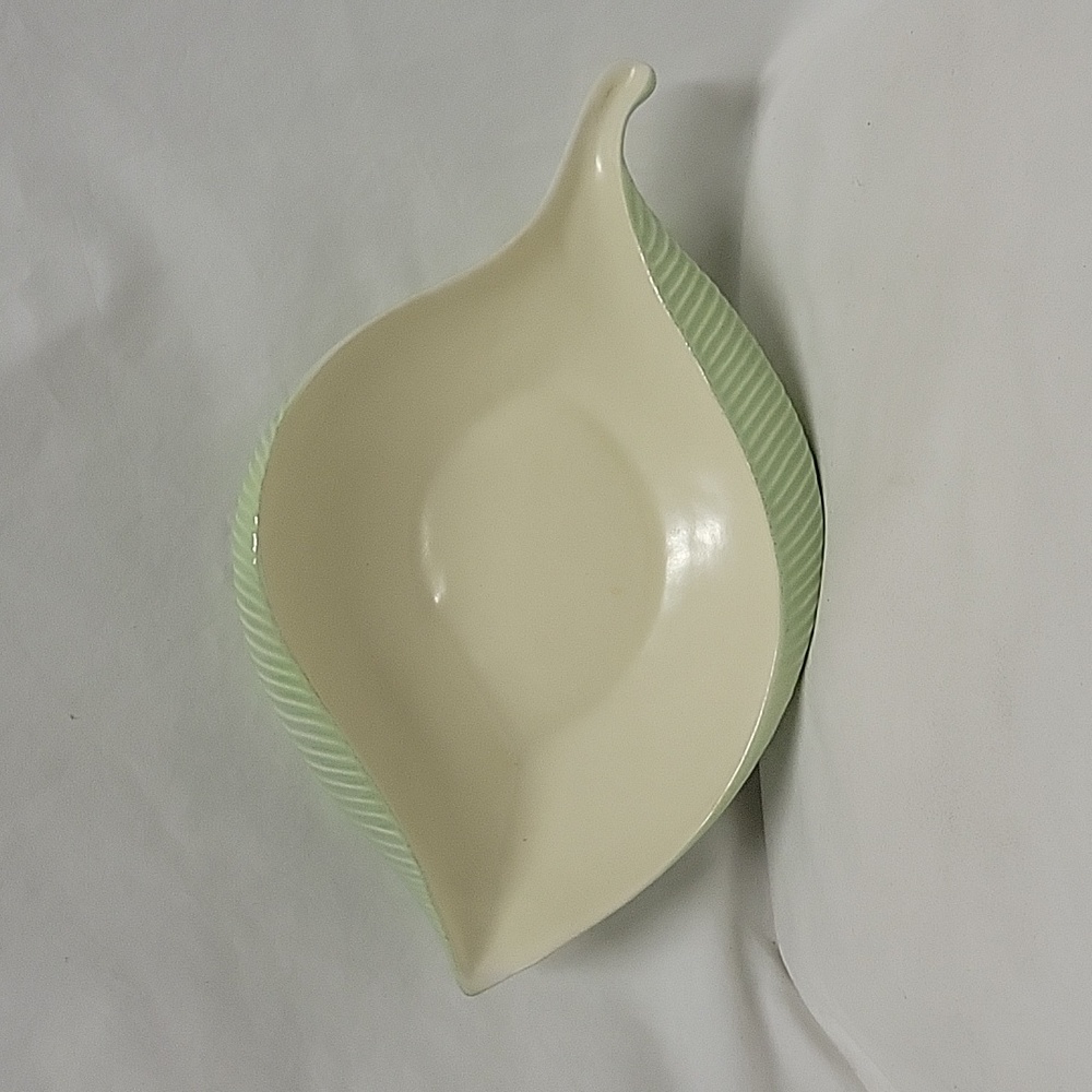 Vintage Red Wing USA M-1446 Leaf Shaped Dish/Bowl